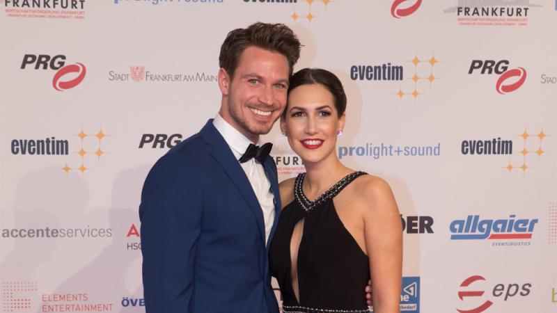 Sebastian Pannek und Angelina Heger machen ihre Liebe öffentlich Sebastian Pannek und Angelina Heger machen ihre Liebe öffentlich