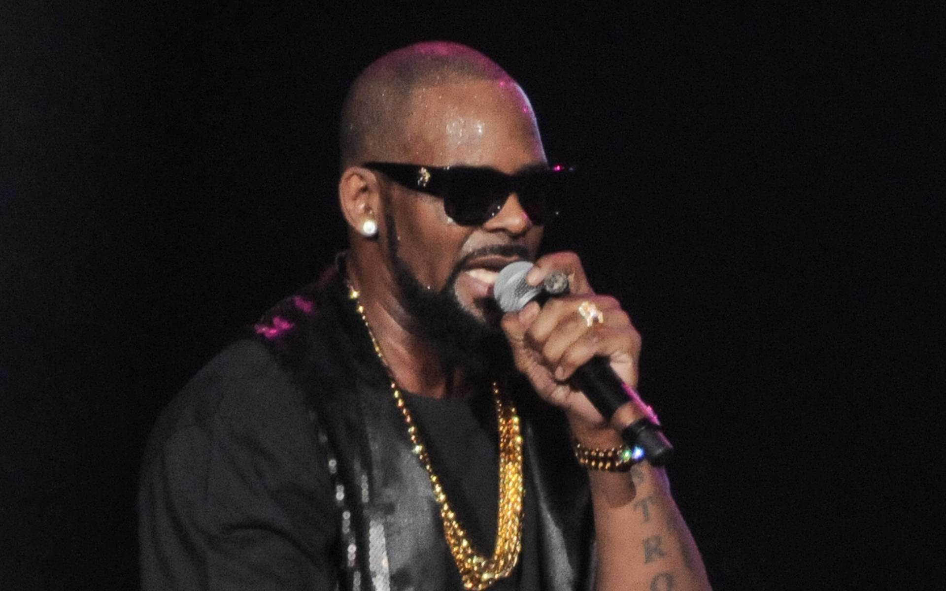 R. Kelly: Seine Ex will sich das Reden nicht verbieten lassen R. Kelly: Seine Ex will sich das Reden nicht verbieten lassen
