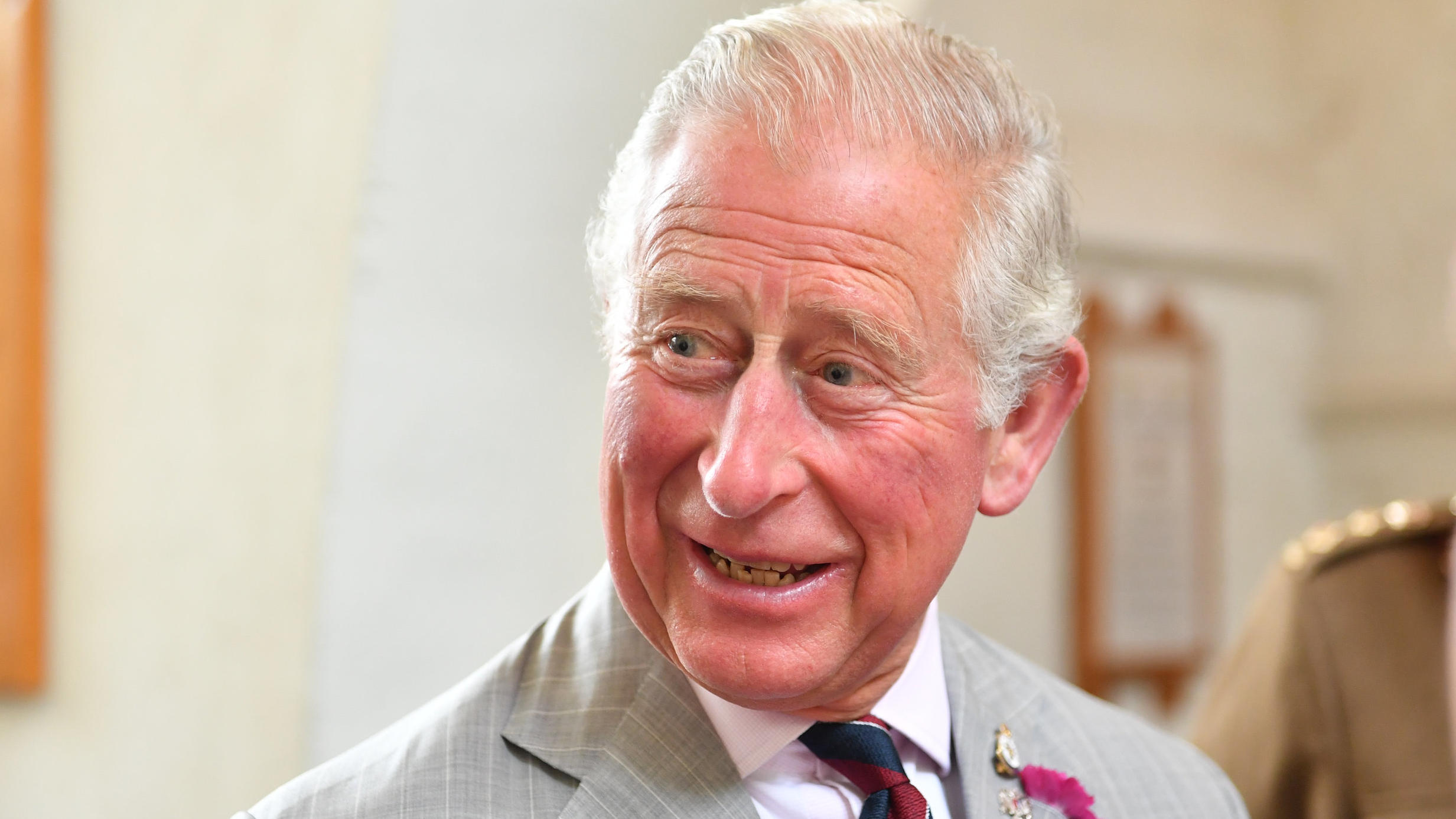 Barbra Streisand: Hatte sie eine Affäre mit Prinz Charles? 01.07.2019, Großbritannien, Cardiff: Prinz Charles, Prinz von Wales, nimmt an der Gedenkfeier anlässlich des 60. Jahrestages der Walisischen Kavallerie teil. Der britische Thronfolger hat am Montag, 01.07.2019, den 50. Jahrestag seiner Einführungszer