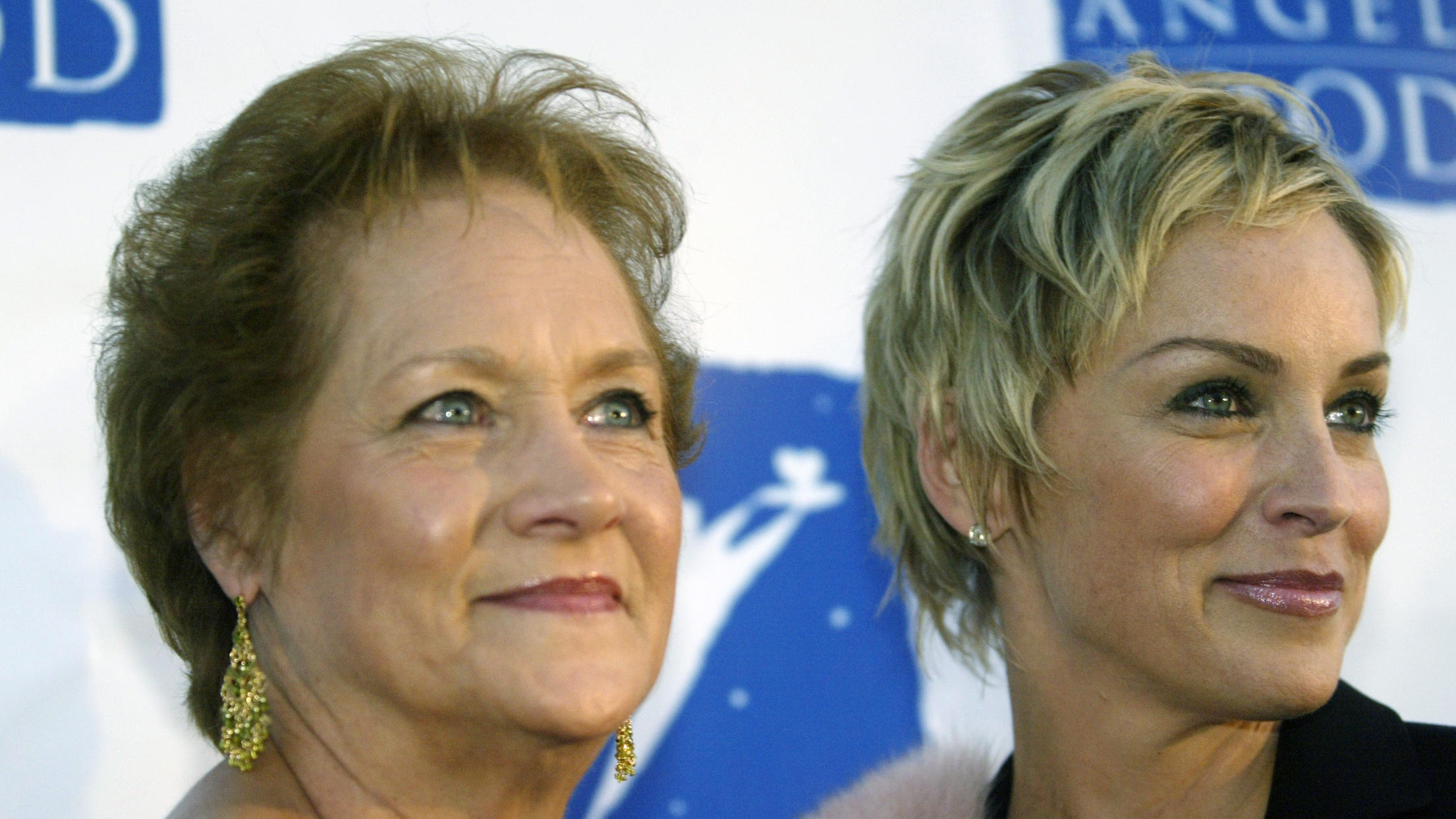 Sharon Stone: Rührendes Throwback-Pic mit ihrer Mama Sharon Stone mit ihrer Mama Dorothy 2004 bei den Angel Awards.