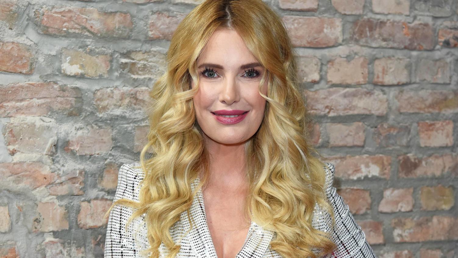 So ungewohnt sieht Mirja du Mont im Türkei-Urlaub aus Mirja du Mont bei Maybelline New York Show während der Berlin Fashion Week im Postbahnhof am 17.01.2019 *** Mirja du Mont at Maybelline New York Show during Berlin Fashion Week at the Postbahnhof on 17 01 2019
