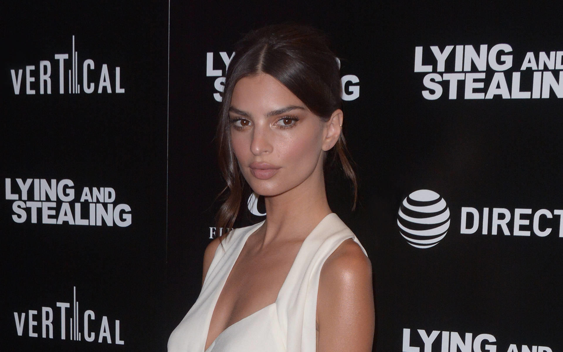 Emily Ratajkowski lässt sich von Hass im Netz nicht einschüchtern Emily Ratajkowski ist genervt von Hatern