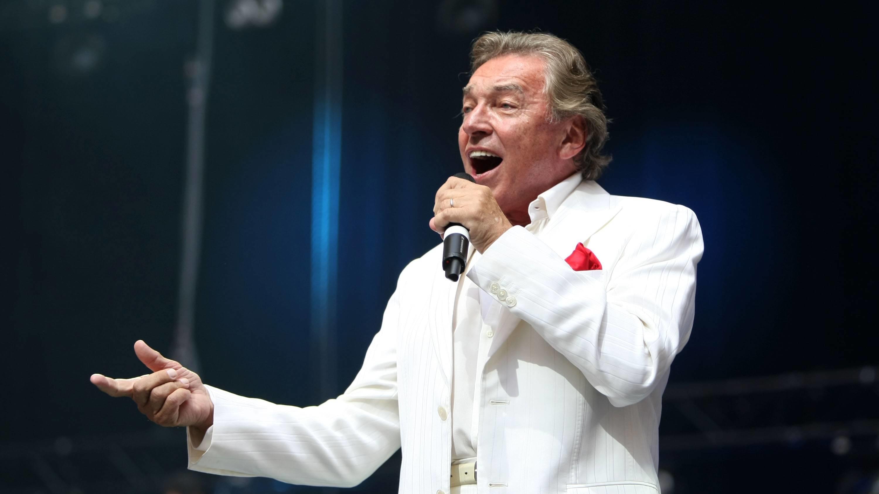 Karel Gott verlor bei einem Unfall seine Nase Schlagernacht auf Schalke am 09.07.2010 in Gelsenkirchen Karel Gott