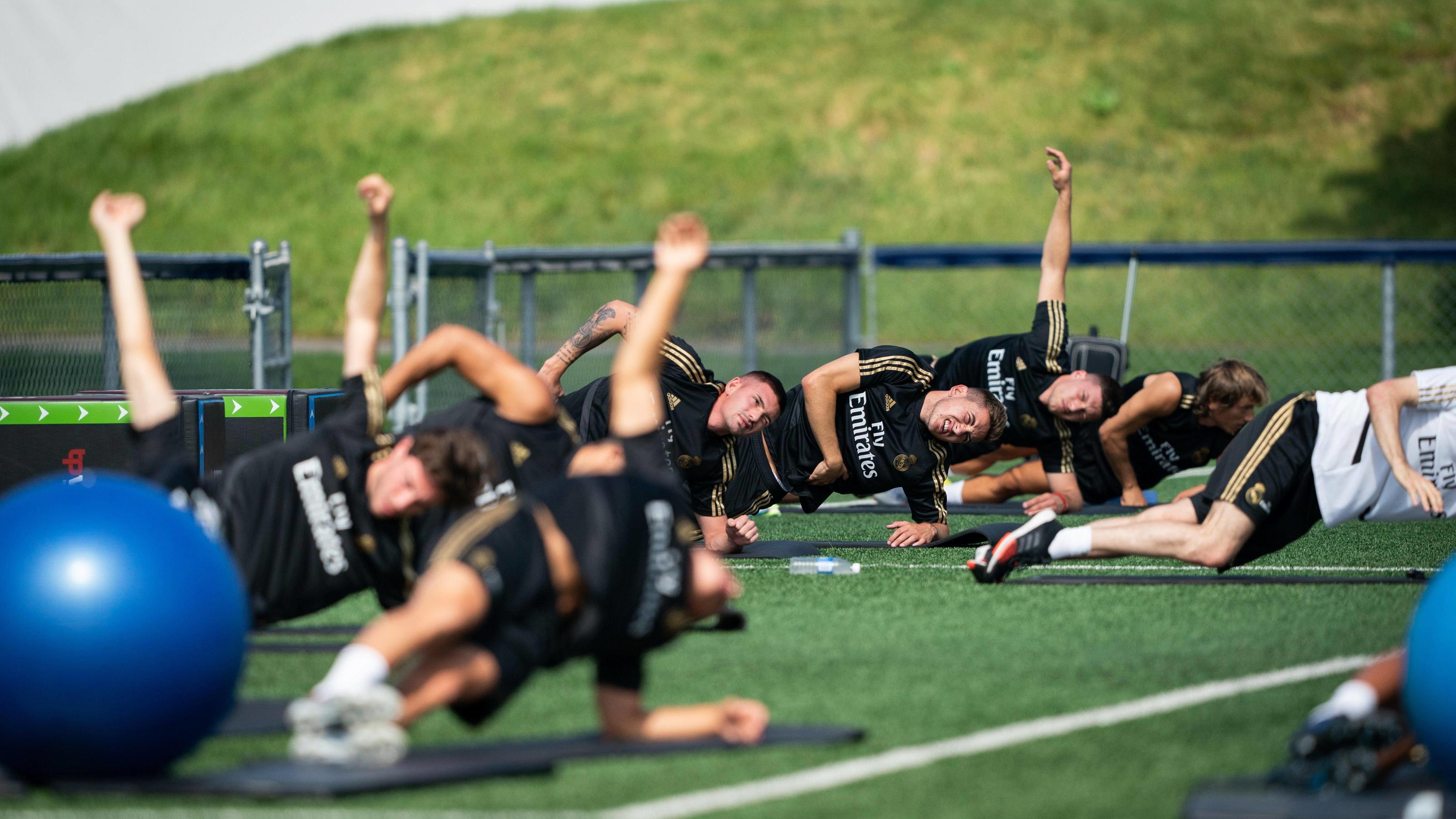 Zinedine Zidane verabschiedet sich von seinem verstorbenen Bruder Real Madrid s players during a training session this Saturday, July 13, at the Montreal Impact Training Facility, in Montreal, Canada. Real Madrid is conducting pre-season in Canada. Real Madrid s training session in Montreal !ACHTUNG: NUR REDAKTIONE