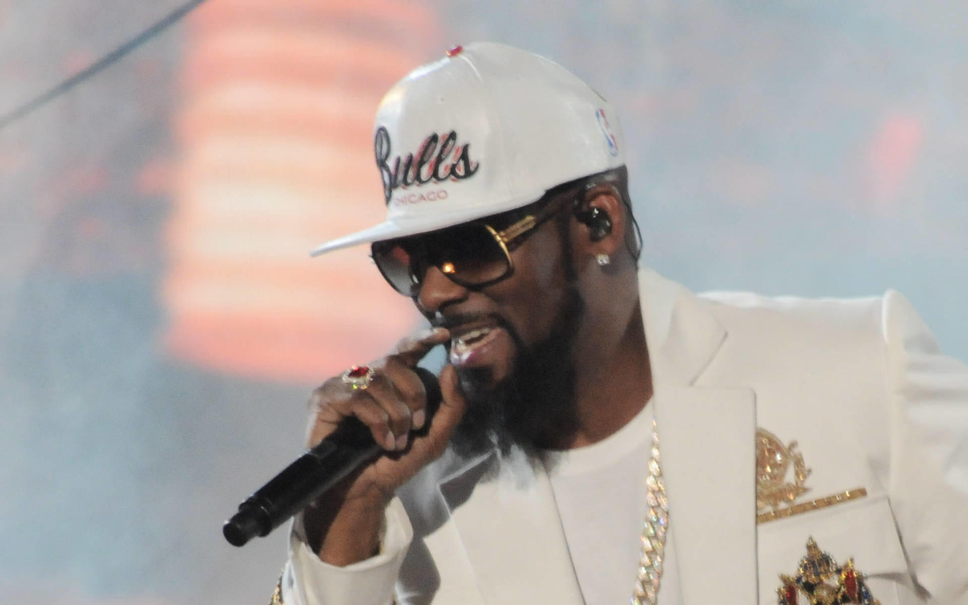 Nach Missbrauchsvorwürfen: R. Kelly muss in Haft bleiben Kaution abgelehnt: R. Kelly bleibt hinter Gittern