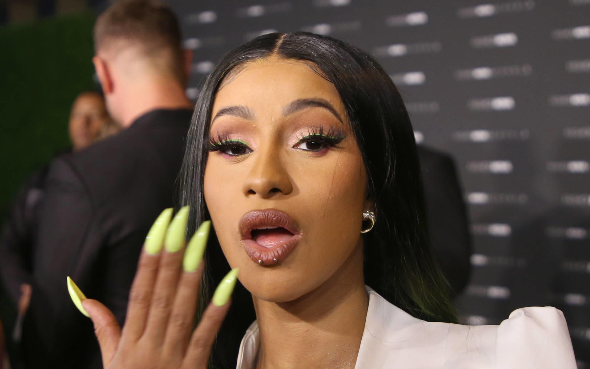 Pläne mit Bernie Sanders: Cardi B will die US-Politik aufmischen Cardi B schmiedet mit Bernie Sanders Pläne für ein neues Amerika
