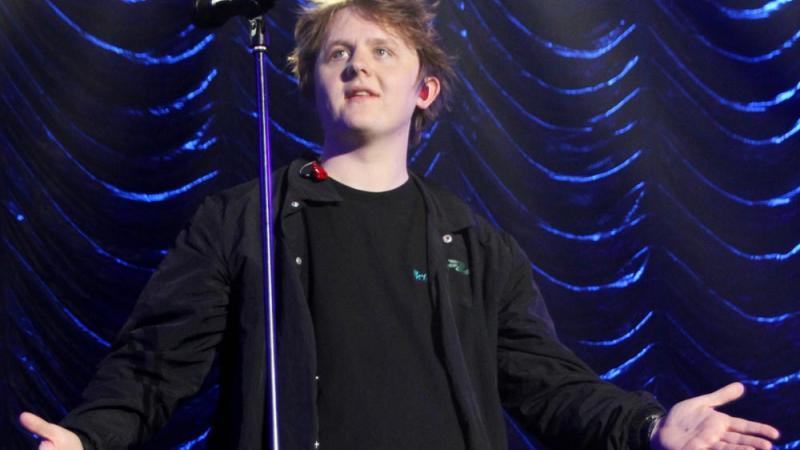 Lewis Capaldi träumt von Zusammenarbeit mit Shawn Mendes und Dolly Parton Lewis Capaldi will mit Dolly Parton zusammenarbeiten