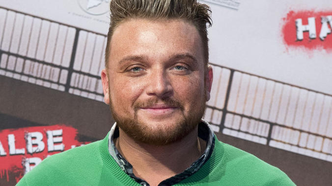 „Sommerhaus der Stars“: Menowin Fröhlich zeigt sich für Tochter Geneve von seiner gefühlvollen Seite Menowin Fröhlich musste am Donnerstag ins Krankenhaus