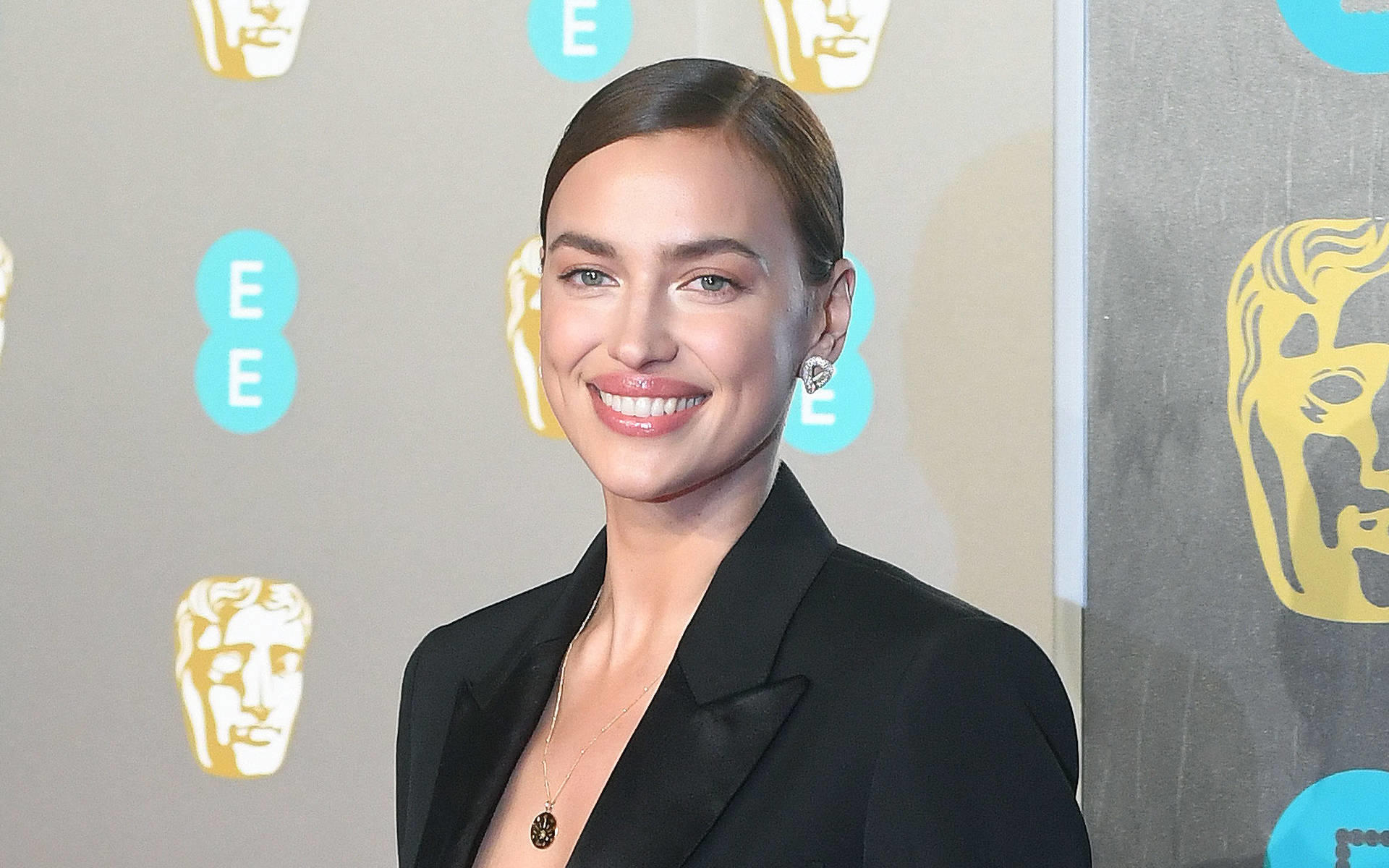 Irina Shayk und Gigi Hadid modeln für die neue Burberry-Kampagne Neue Kampagne: Irina Shayk und Gigi Hadid posieren für Burberry