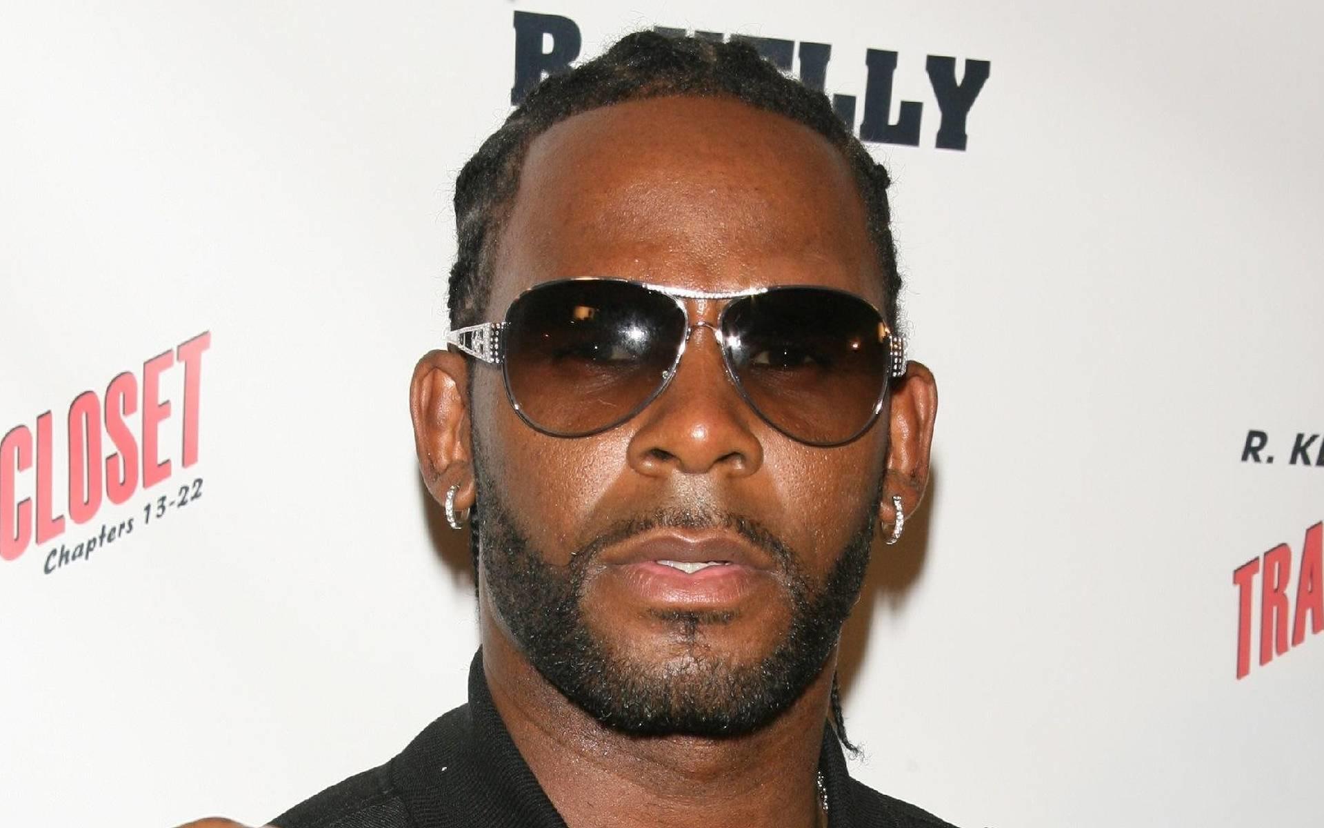 R. Kelly: Einzelhaft macht ihm zu schaffen R. Kelly: Einzelhaft macht ihm zu schaffen