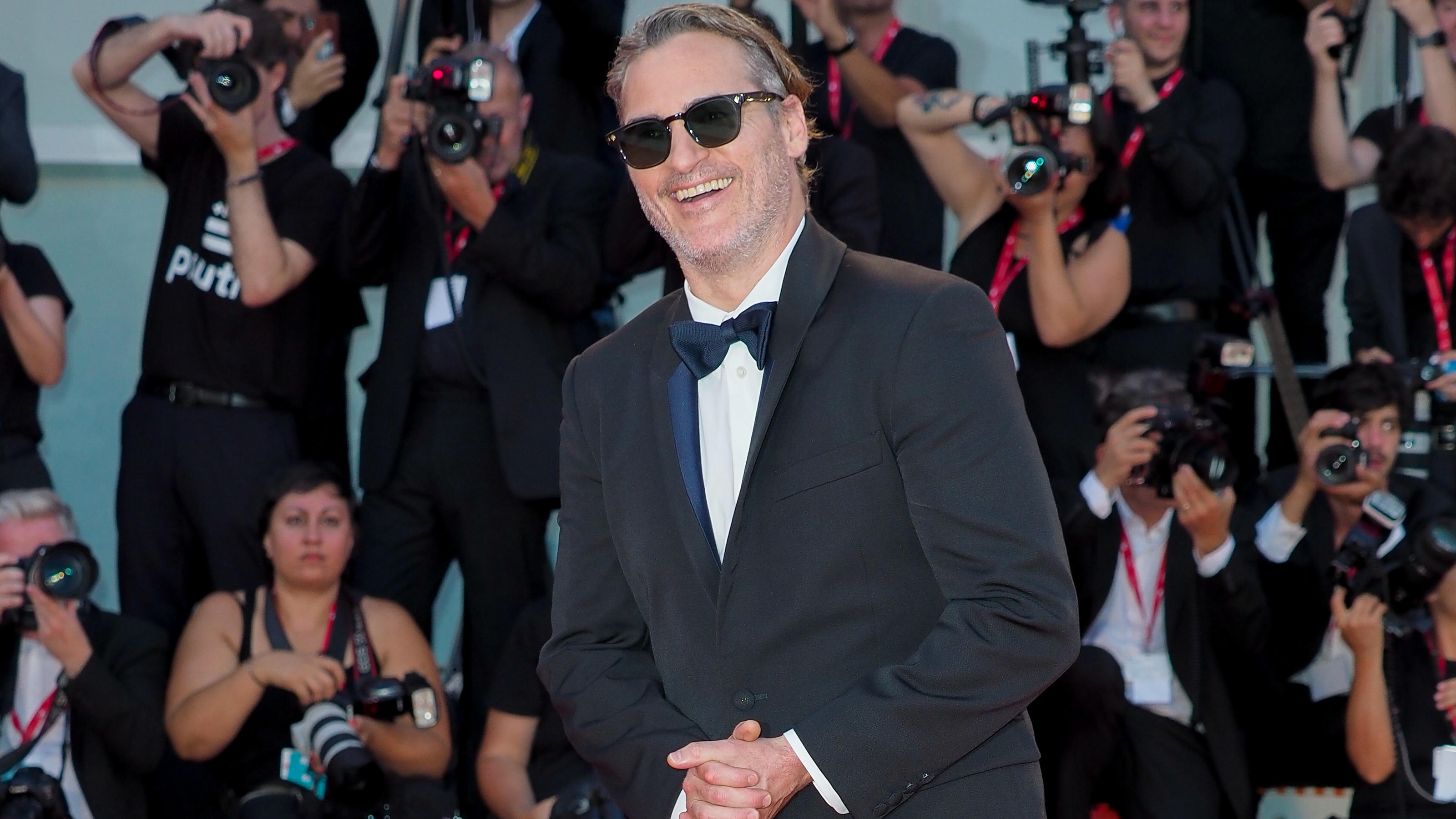 Filmfestspiele in Venedig: Publikum feiert Joaquin Phoenix 8 Minuten lang Der "Joker" mit Joaquin Phoenix feiert Premiere bei den 76. Filmfestspielen von Venedig.