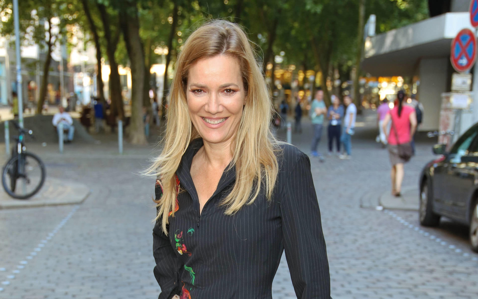 Jessica Stockmann: Plötzlich arm — wie fühlt sich das an? Jessica Stockmann: Plötzlich arm — wie fühlt sich das an?