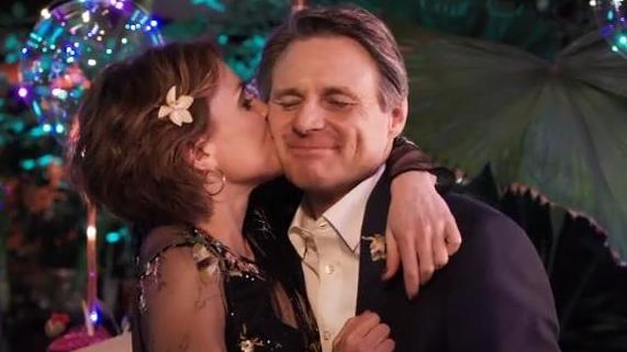 Wolfgang Bahro und Gisa Zach sprechen über Jo Gerners peinliches Erlebnis GZSZ: Hier waren sie noch glücklich: Yvonne heiratet ihrer „Professor“ Gerner in Singapur.