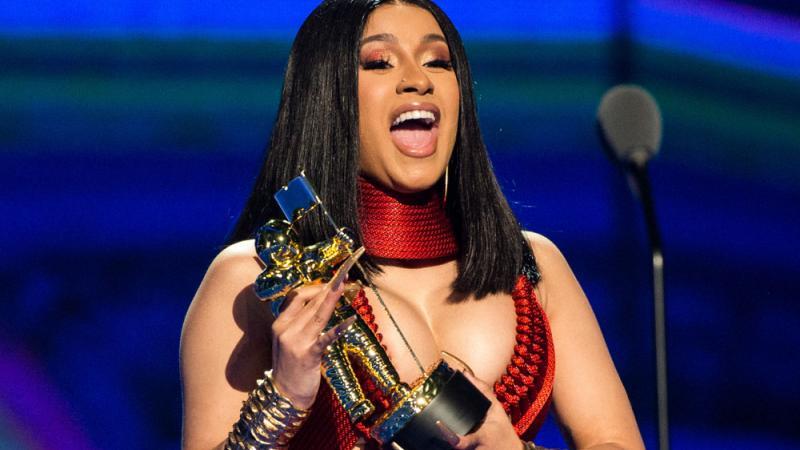 Cardi B gegen die OP-Kritiker Cardi B gegen die OP-Kritiker