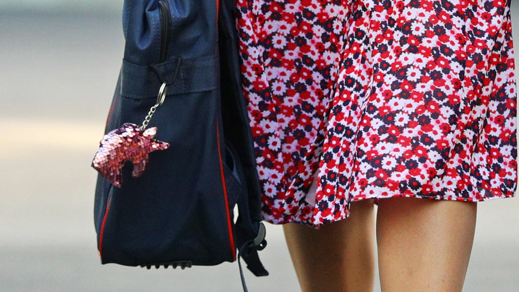 Wird Prinzessin Charlotte auch in der Schule ihrem Spitznamen gerecht? Einhorn-Anhänger an Prinzessin Charlottes Schultasche.