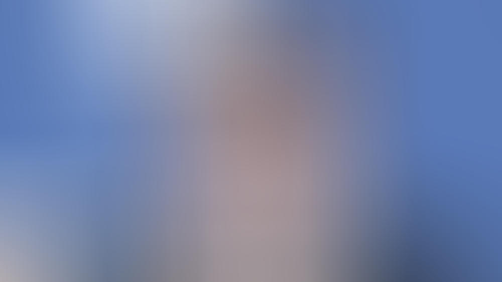 Ashton Kutcher bricht sich den Zeh - und Mila Kunis steht fasziniert daneben Ashton Kutcher bricht sich den Zeh - und Mila Kunis ist fasziniert