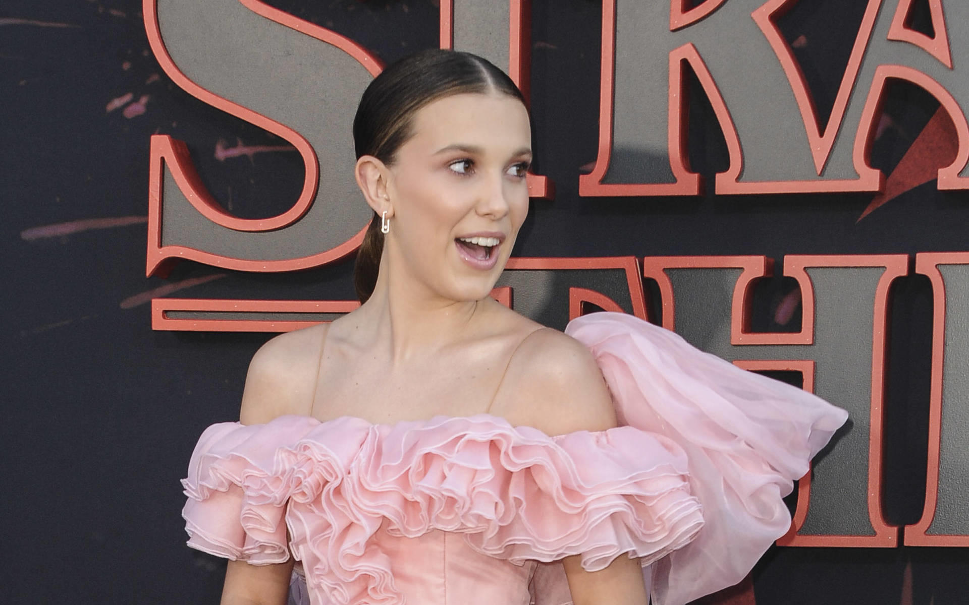 Millie Bobby Brown verteidigt Augencreme für Teenager Millie Bobby Brown verteidigt Augencreme für Teenager