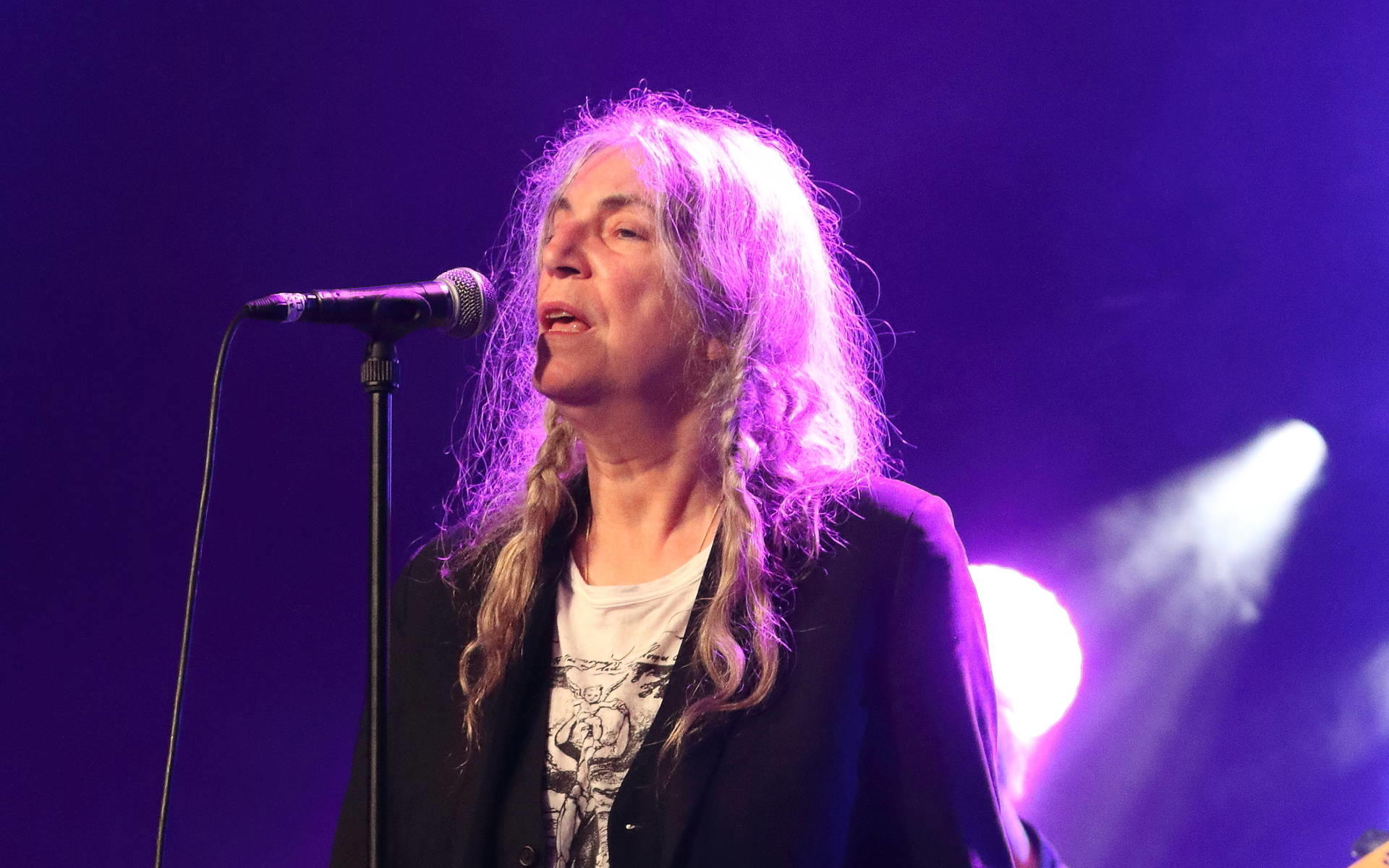 Patti Smith: Punk-Ikone wird mit 72 zum Haute-Couture-Model Patti Smith: Von der Punk-Poetin zum Model für Saint Laurent