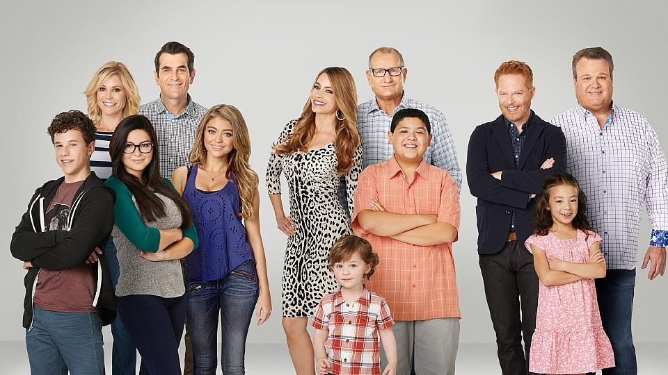 Sofia Vergara in den 90ern so heiß wie heute 6. Staffel: Luke (Nolan Gould), Claire (Julie Bowen), Alex (Ariel Winter), Phil (Ty Burrell), Haley (Sarah Hyland), Gloria (Sofía Vergara), Joe (Pierce Wallace), Jay (Ed O'Neill), Manny (Rico Rodriguez), Mitchell (Jesse Tyler Ferguson), Lily (A