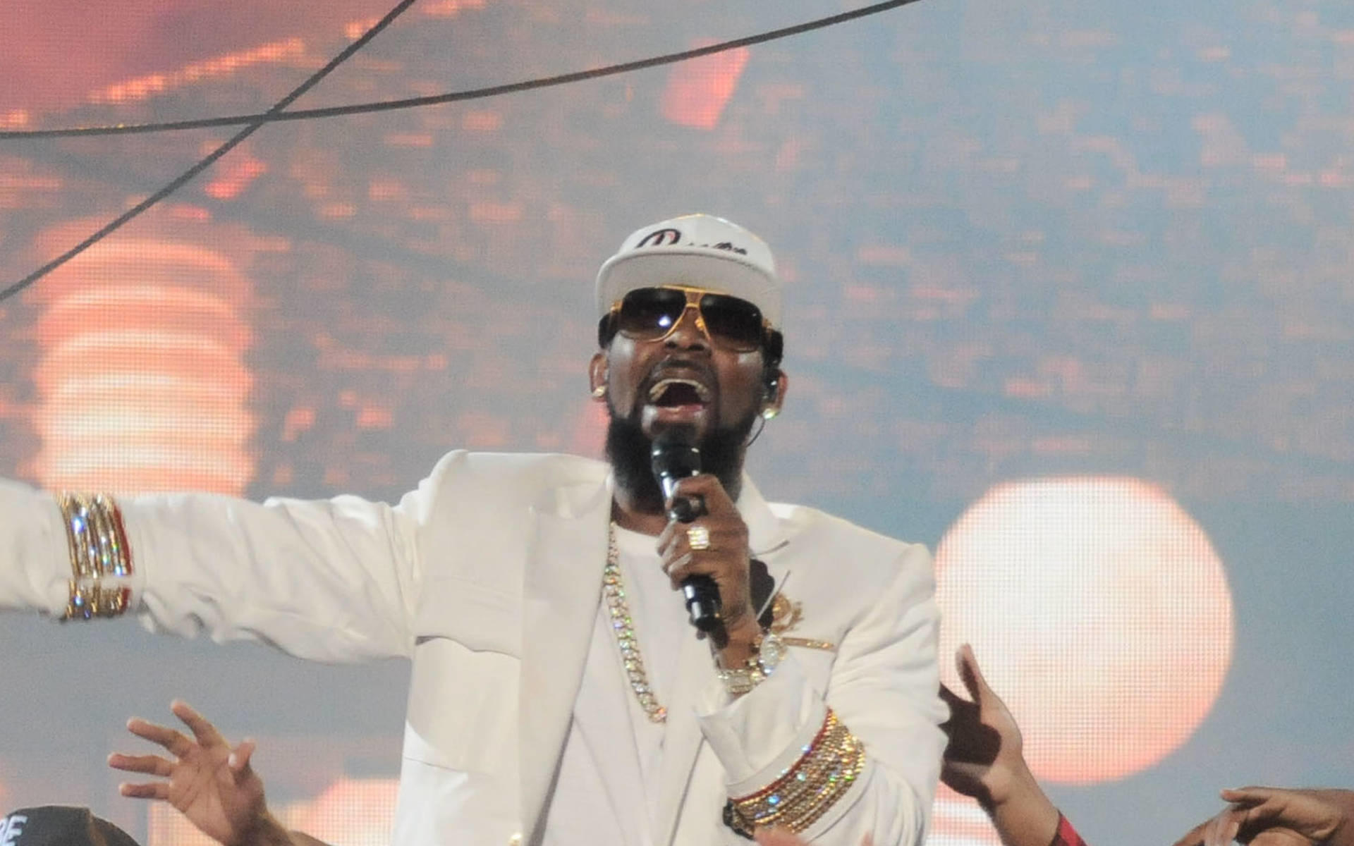 R. Kelly: Fan Valencia Love bekommt Geld für die Kaution nicht zurück R. Kellys Kaution: Ehemaliger Fan verlangt Geld zurück