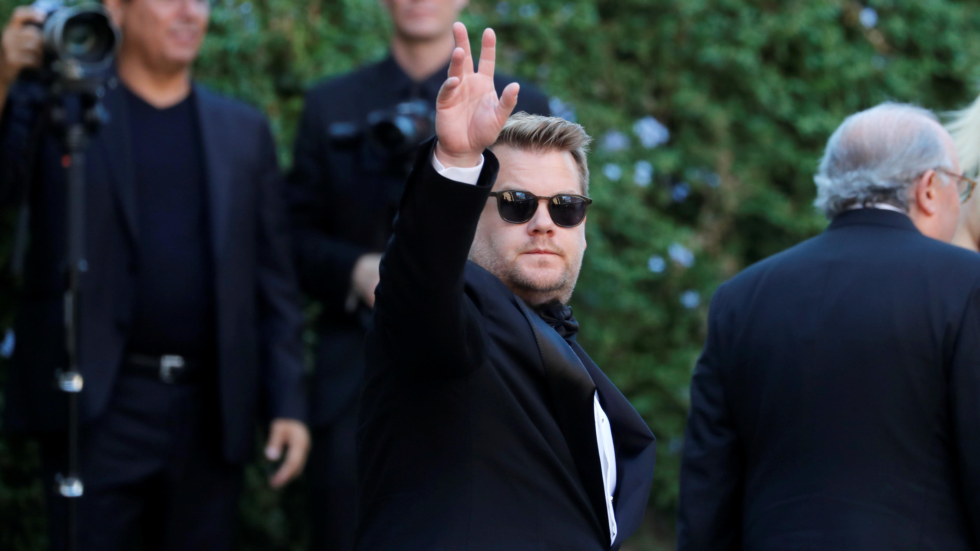 Prinz Harry und Herzogin Meghan: Kommen auf Misha Nonoos Hochzeit an James Corden gestures as he attends the wedding of fashion designer Misha Nonoo at Villa Aurelia in Rome, Italy, September 20, 2019. REUTERS/Remo Casilli