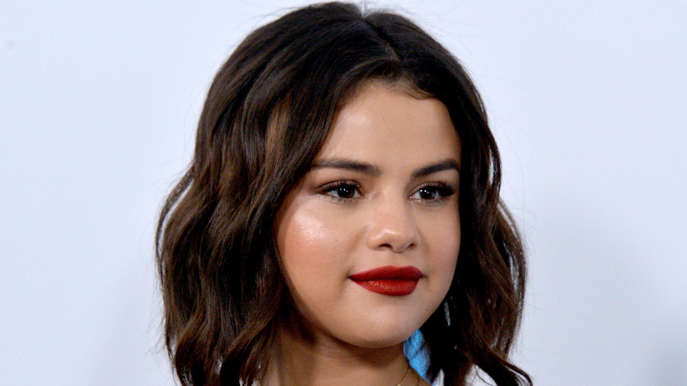 Selena Gomez spricht über den schlimmsten Moment in ihrem Leben Selena Gomez hatte psychische Probleme und musste sich in Behandlung begeben. Eine Pause ist da schließlich wichtiger als ein paar Gigs.