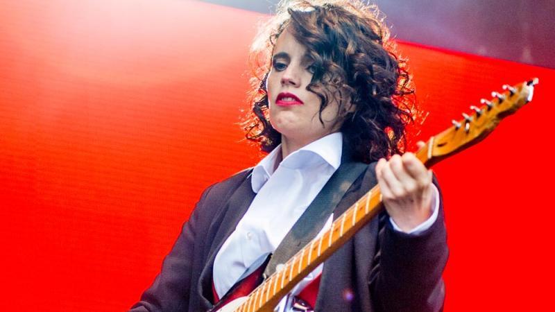 Anna Calvi wird mit dem Fender Play Award ausgezeichnet Anna Calvi wird mit dem Fender Play Award ausgezeichnet
