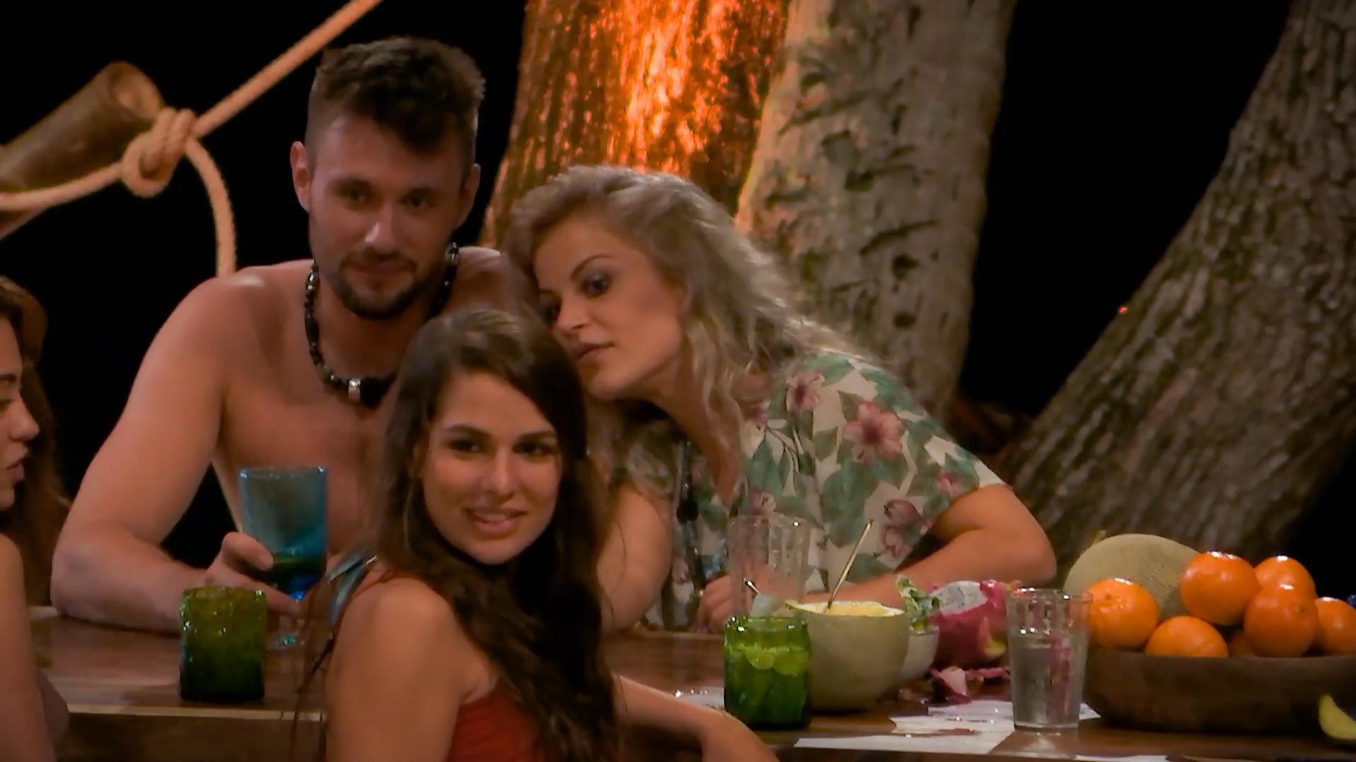 Knutsch-Alarm & Nippel-Blitzer - beim „Bachelor in Paradise“-Start wird's heiß im Pool! Bachelor in Paradise: Michi, Michelle und Meike