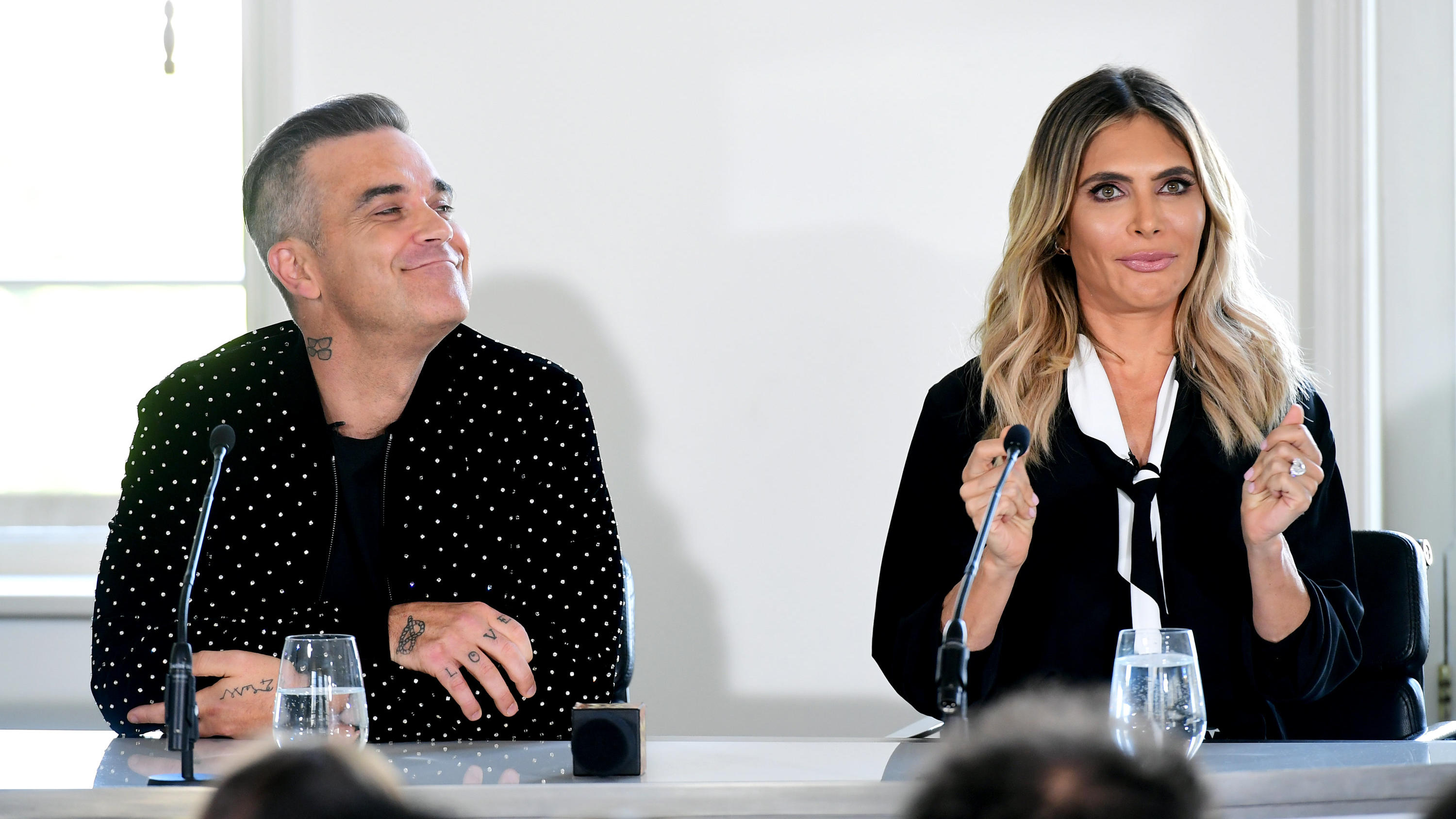 Robbie Williams in Lebensgefahr: Auf Haiti hätte er fast seinen Kopf verloren Robbie Williams und seine Frau Ayda Field sind 2010 nach Haiti gereist, um nach dem Erdbeben zu helfen.