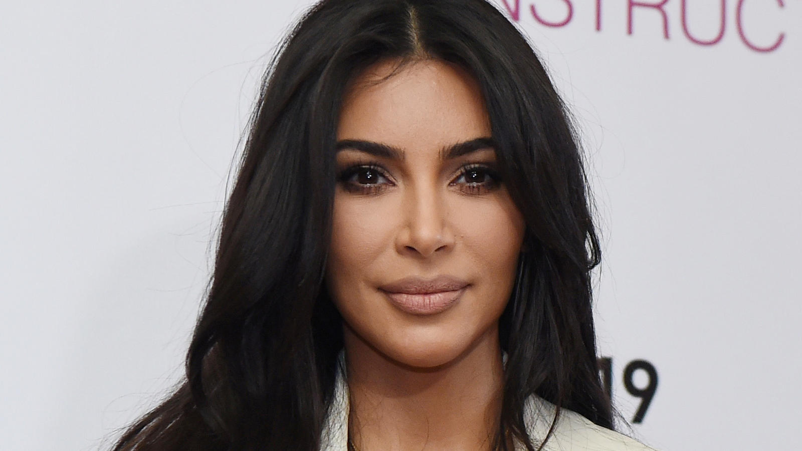 Überfall in Paris 2016: Kim Kardashian spricht über das traumatische Ereignis Kim Kardashian spricht über die traumatischen Ereignisse von 2016.