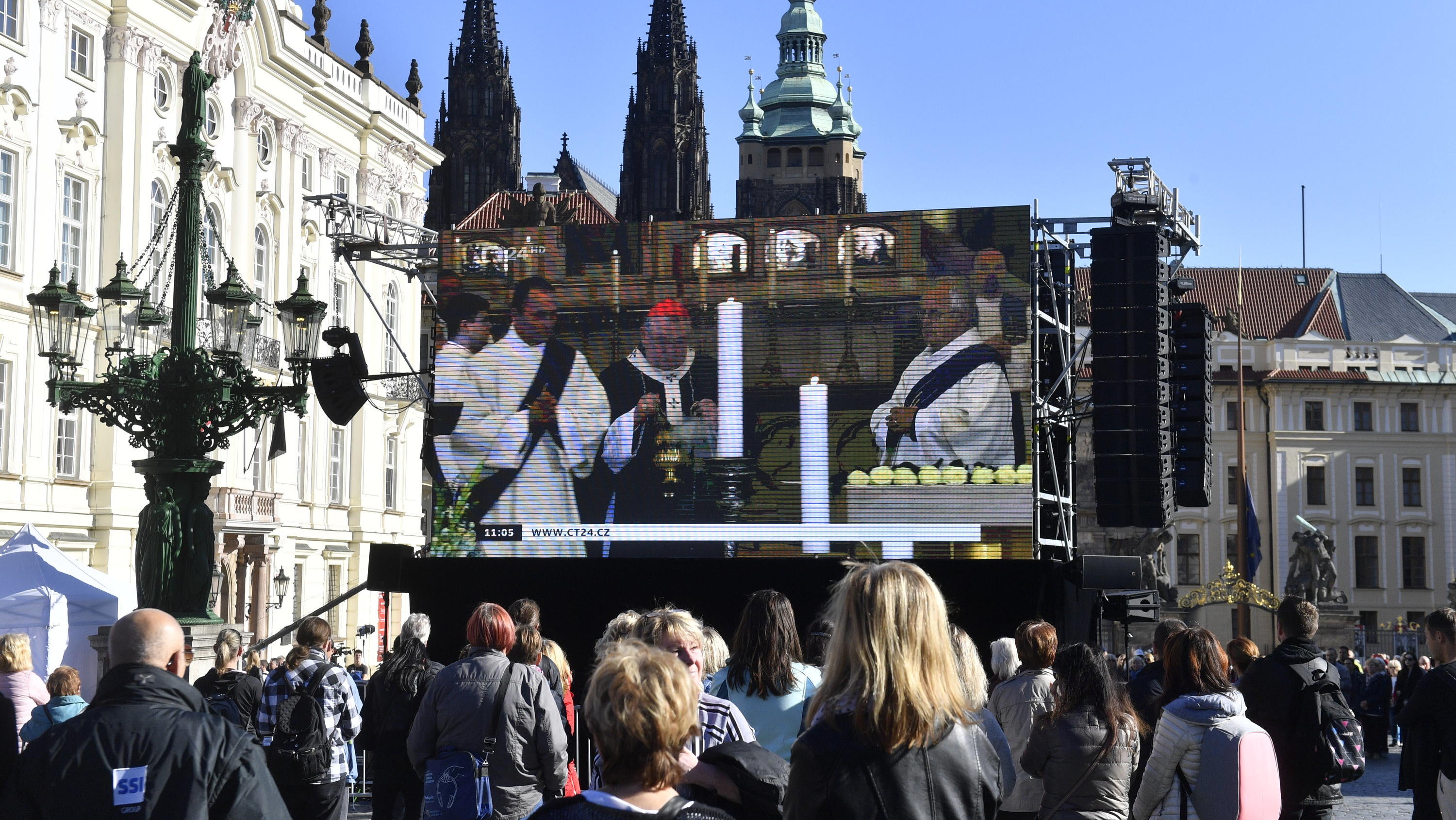 Karel Gott: Wegbegleiter und Fans verabschieden sich in Prag Letzte Ehre für Sänger Karel Gott: