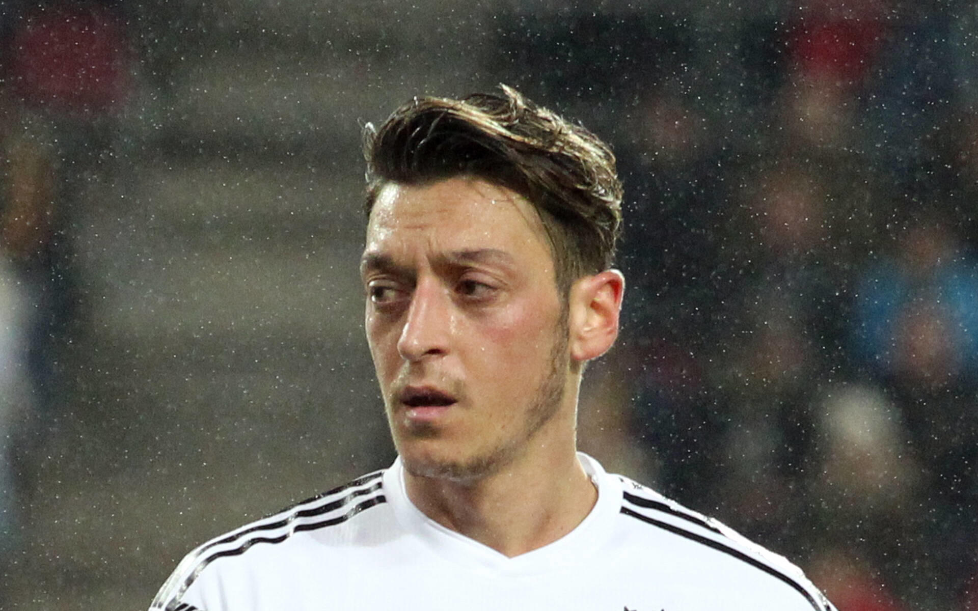 Mesut Özil steht zu seinem Nationalmannschafts-Rücktritt Mesut Özil: Nationalmannschafts-Rücktritt war die richtige Entscheidung