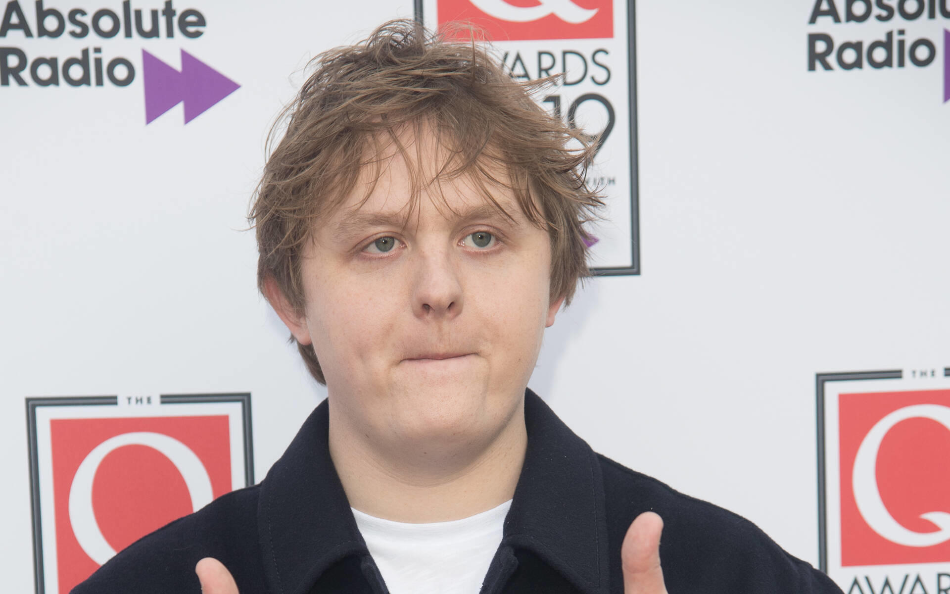 Lewis Capaldi hat kein Glück auf Tinder Lewis Capaldi hat kein Glück auf Tinder