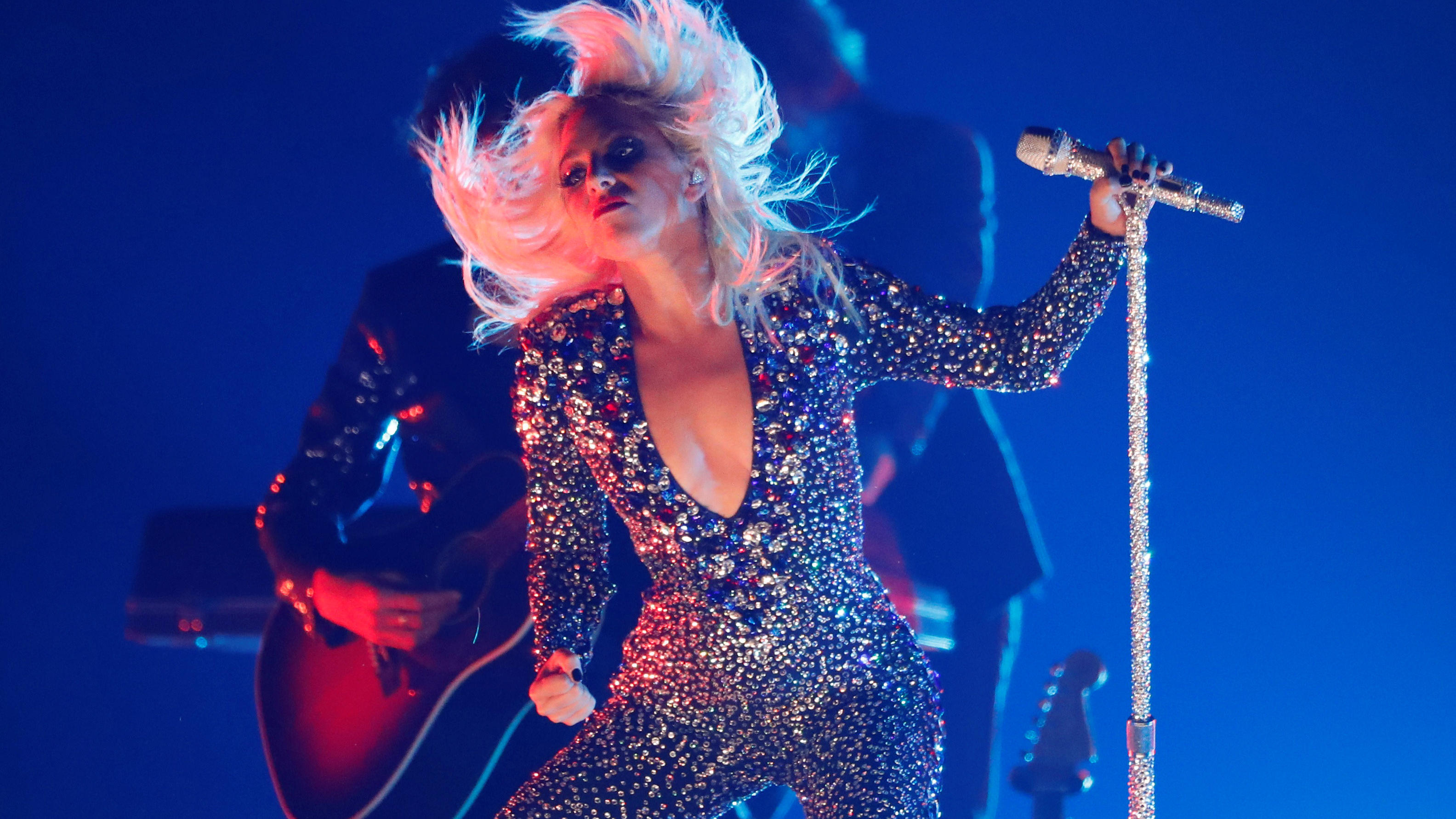 Ab ins Eisbad: So krass sieht Lady Gagas Routine nach den Shows aus FILE PHOTO: 61st Grammy Awards - Show - Los Angeles, California, U.S., February 10, 2019 - Lady Gaga performs. REUTERS/Mike Blake - HP1EF2B09CM6W/File Photo