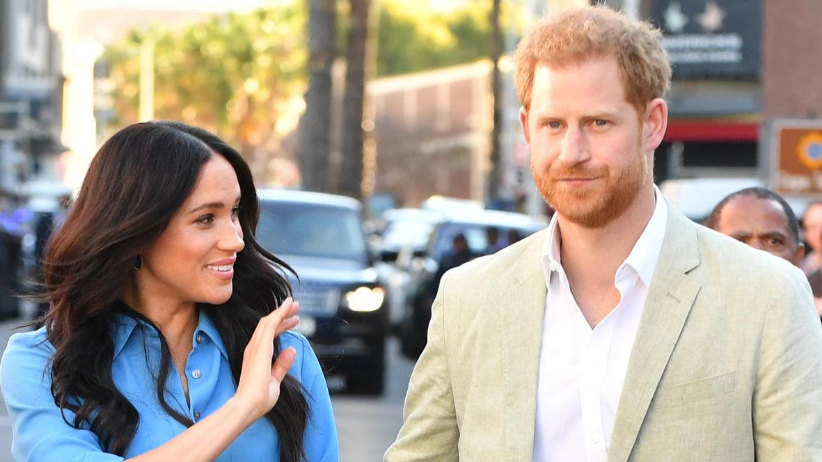 Herzogin Meghan & Prinz Harry planen USA-Reise, um Medien zu entkommen 23.09.2019, Südafrika, Kapstadt: Meghan, Herzogin von Sussex, und der britische Prinz Harry, Herzog von Sussex, besuchen am ersten Tag ihrer Afrikareise das District Six Museum. Prinz Harry und seine Frau Meghan beginnen ihre 10-tägige Afrikareise. Z