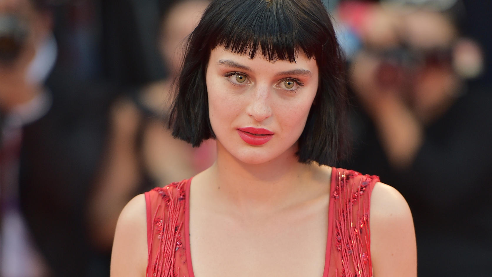 Trendfrisur 2019: So tragen wir den Bob in diesem Herbst Alice Pagani trägt einen Bob.