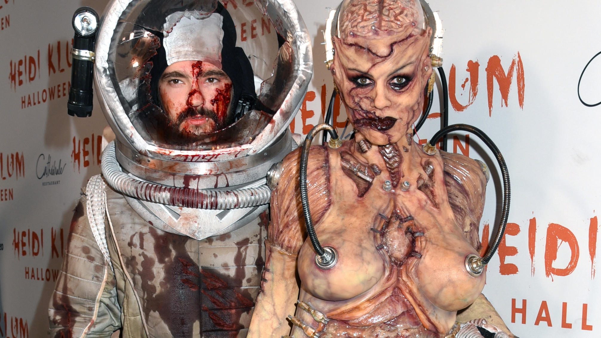 Heidi Klum bestätigt: „Es gibt dieses Jahr keine Halloween-Party“ Liebeskostüm: So schaurig sahen heidi Klum und ihr Mann Tom Kaulitz im vergangenen Jahr aus.