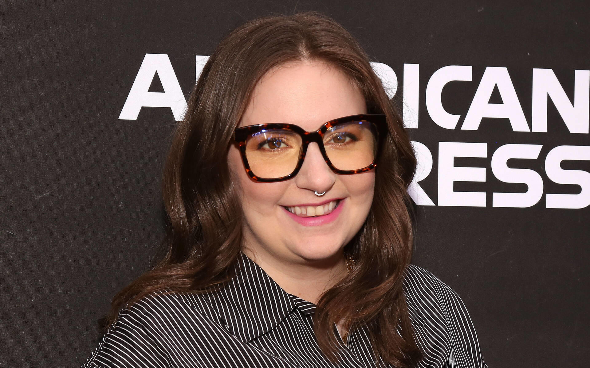 Lena Dunham: Sie kann nur noch am Stock gehen Lena Dunham: Sie kann nur noch am Stock gehen