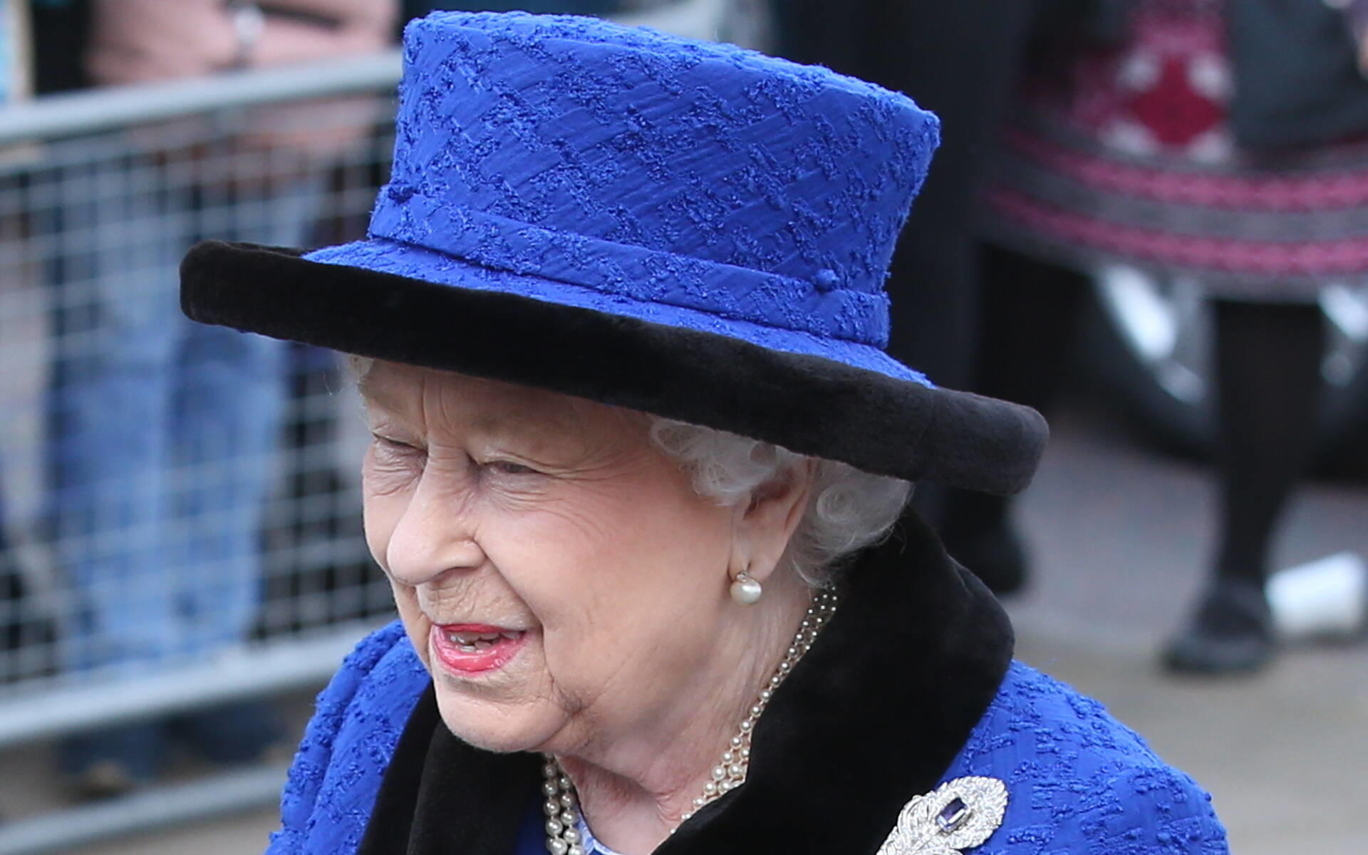 Queen Elizabeth II will auf Fell verzichten Queen Elizabeth II: Fellfrei durch den Winter