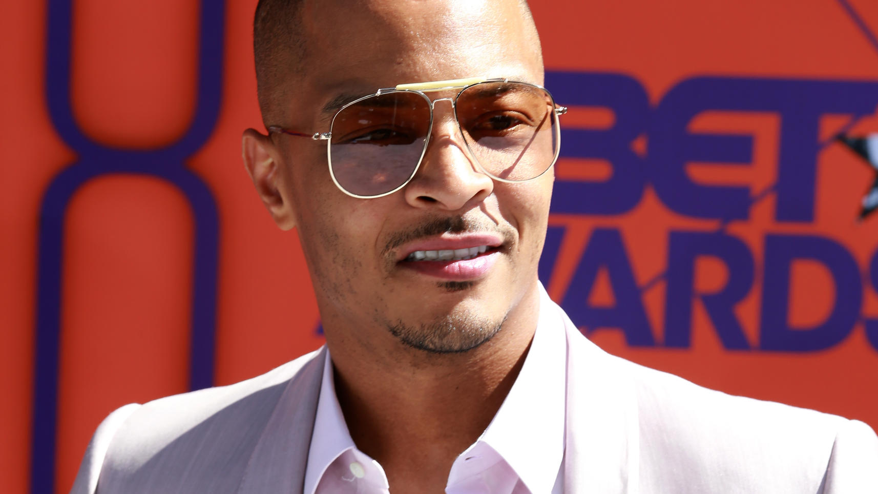 Rapper T.I. verlangt Jungfrauen-Check: Jetzt entfolgt ihm seine Tochter auf Social Media Rapper T.I. steht in der Kritik, weil er jährlich die Jungfräulichkeit seiner Tochter checken lässt.