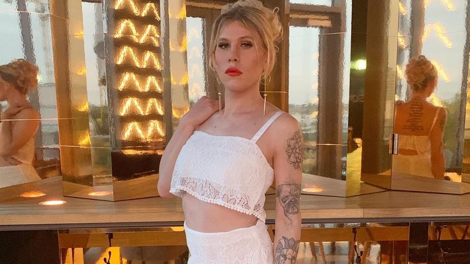 Ex-DSDS-Star Arielle Rippegather: 1. Shooting als komplette Frau Arielle Rippegather hat mit ihrem alten Ich abgeschlossen.