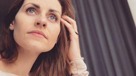 Bella Lesnik im tränenreichen Podcast-Talk Bella Lesnik spricht über ihre aufklärende Rolle auf Social Media und in den Medien (Bildquelle: instagram.com/bella_lesnik).