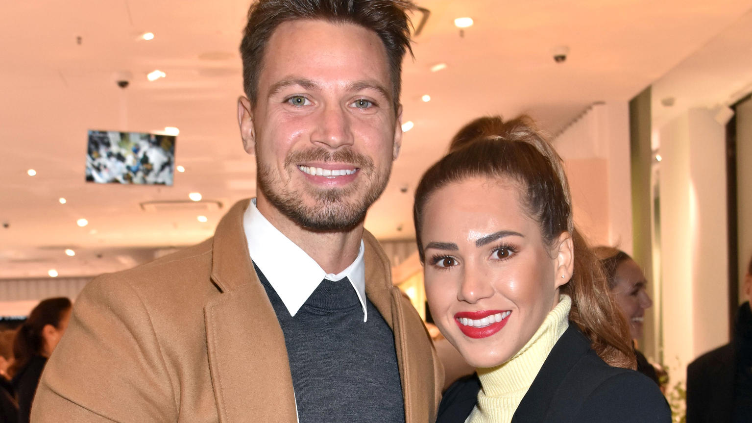 Ex-Bachelor Sebastian Pannek: Gemeinsames Nest mit Angelina Heger Opening Douglas Flagshipstore, Unter den Linden, Berlin, DEU, 30/10/19Pictured: Sebastian Pannek,Angelina HegerRef: SPL5125422 301019 NON-EXCLUSIVEPicture by: AEDT / SplashNews.comSplash News and PicturesLos Angeles: 310-821-2666New York: 212-619-266