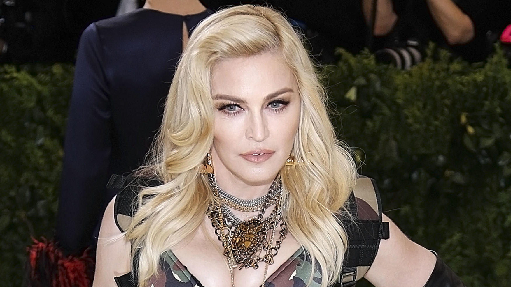 Madonna verklagt - weil Konzerte zu spät anfangen Madonna, Miranda Kerr, Naomi Watts and Nicki Minaj at the Met Costume Gala 2017: "Rei Kawakubo/Comme des Garçons" at the Metropolitan Museum of Art in New York.