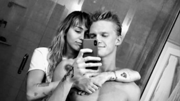 Miley Cyrus: Ärzte verpassen ihr ein absolutes Sprechverbot Miley Cyrus und Cody Simpson