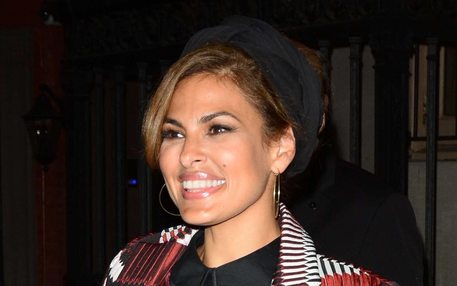 Eva Mendes: Die Poesie im Tod des Bruders gefunden Eva Mendes: Die Poesie im Tod des Bruders gefunden