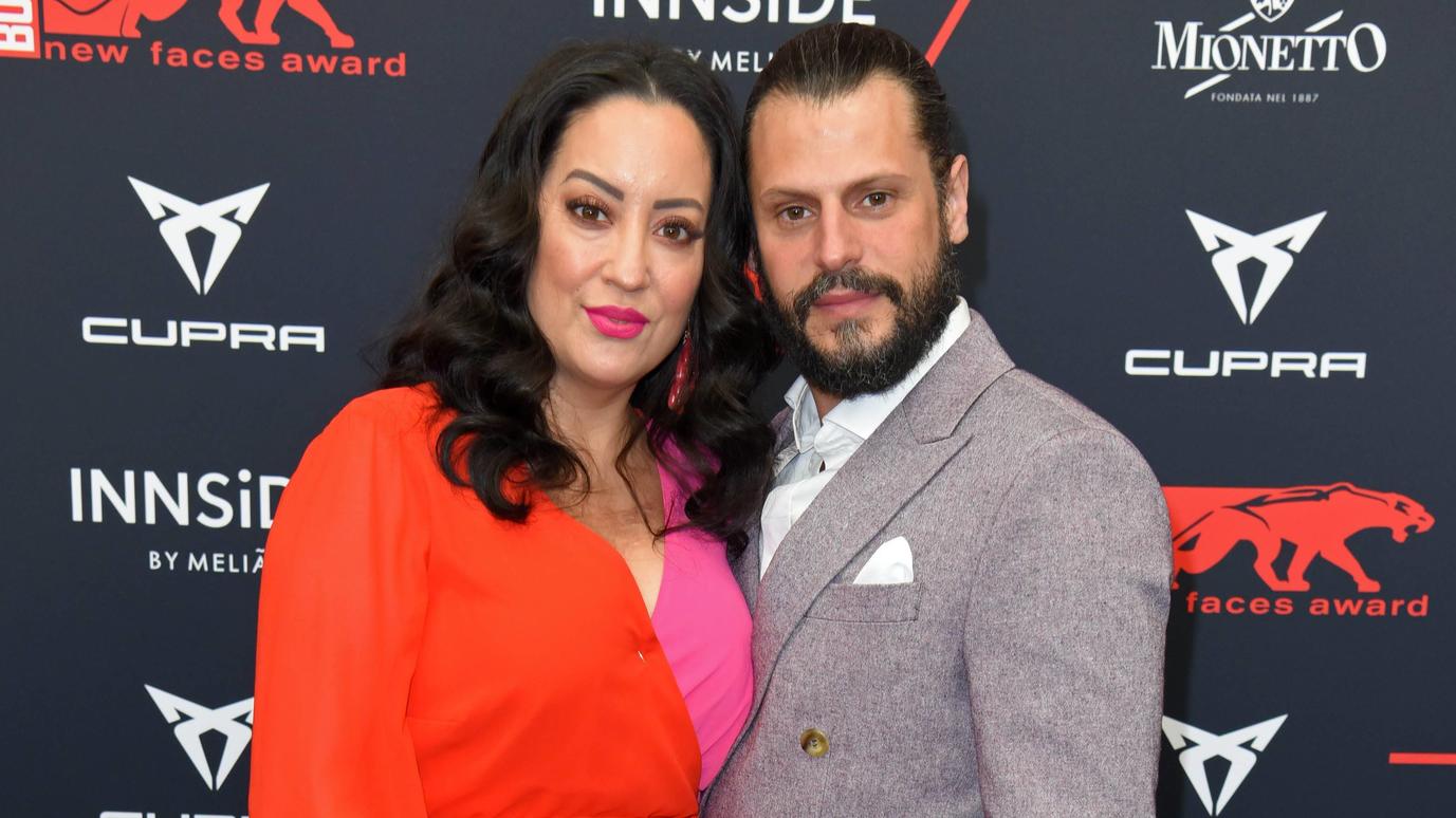 4.000 Dating-Angebote: So beliebt ist Neu-Single Manuel Cortez bei den Frauen Manuel Cortez mit Freundin Miyabi Kawai beim BUNTE New Faces Award Film im Umspannwerk in Berlin am 02.05.2019 Manuel Cortez with girlfriend Miyabi Kawai at the BUNTE New Faces Award Film at the transformer station in Berlin on 02 05 2019