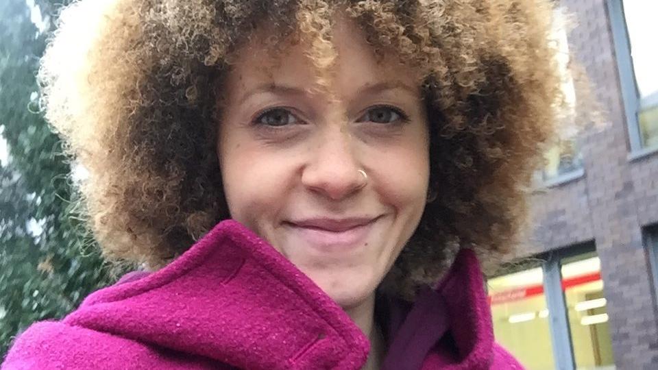 Joy Abiola-Müller: Ex-"Unter uns"-Star hat keine blonden Haare mehr Joy Abiola-Müller ist jetzt nicht mehr blond.