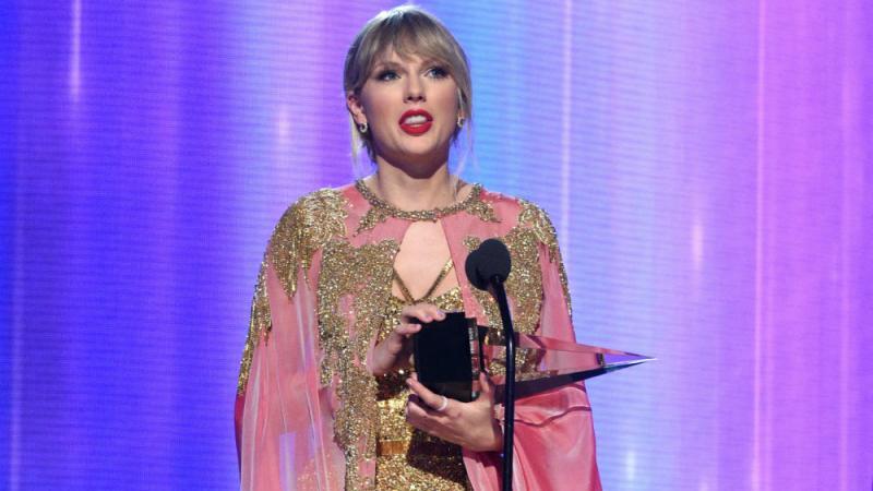 Taylor Swift räumt bei den American Music Awards ab Taylor Swift räumt bei den American Music Awards ab