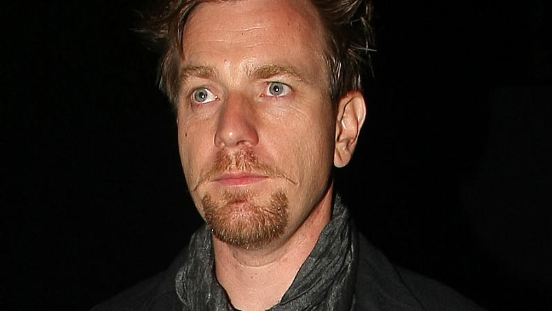 Das vierte Kind für Ewan McGregor Ewan McGregor und seine Frau, die französische Produktionsdesignerin Eve Mavrakis, sind seit 16 Jahren verheiratet und haben noch zwei leibliche Töchter: Clara Mathilde (15) und Esther Rose (9).